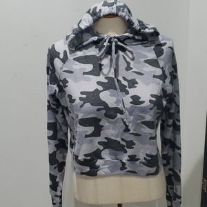 Juniors Cropped Camo Hoodie Sweater